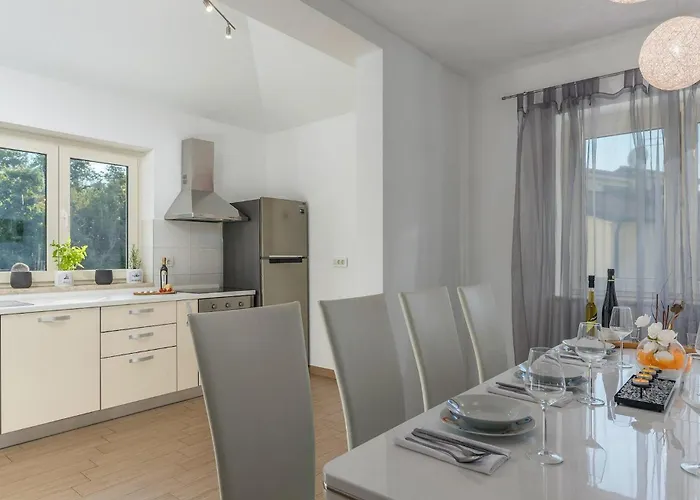 Holiday home Viki